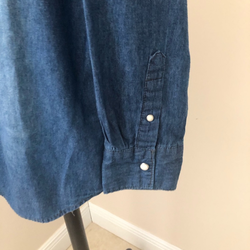 Lucky Brand Denim Shirt. - Picture 4 of 5